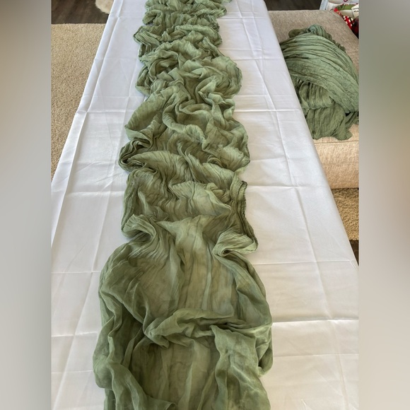 12 Green Crinkled Fabric Runner - Picture 3 of 4